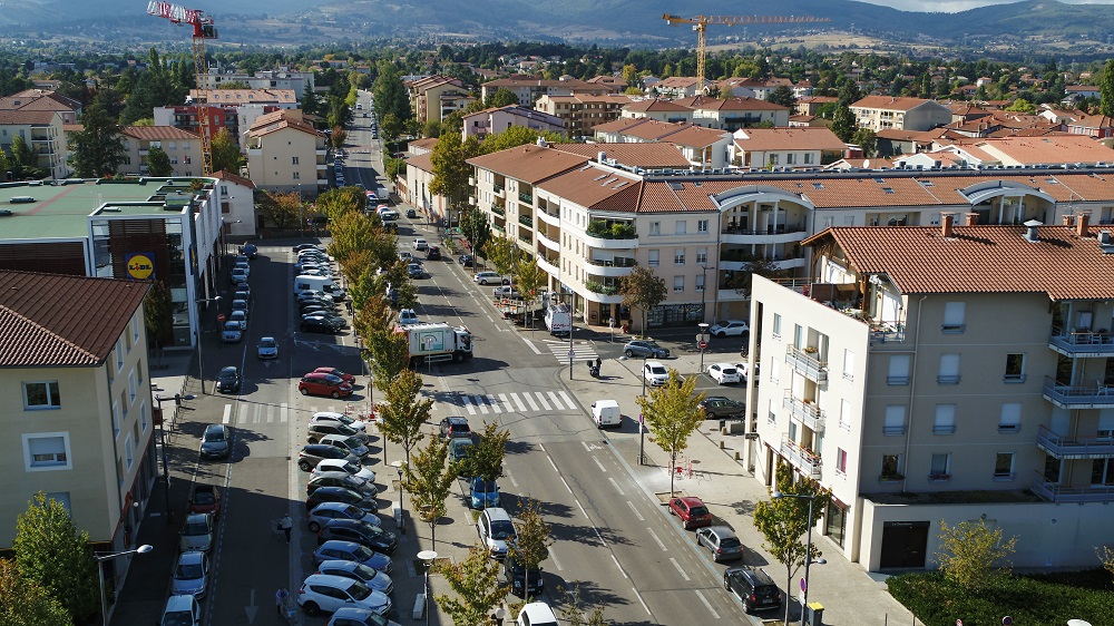 2 PIECES CRAPONNE CENTRE VILLE RUE CENTRALE