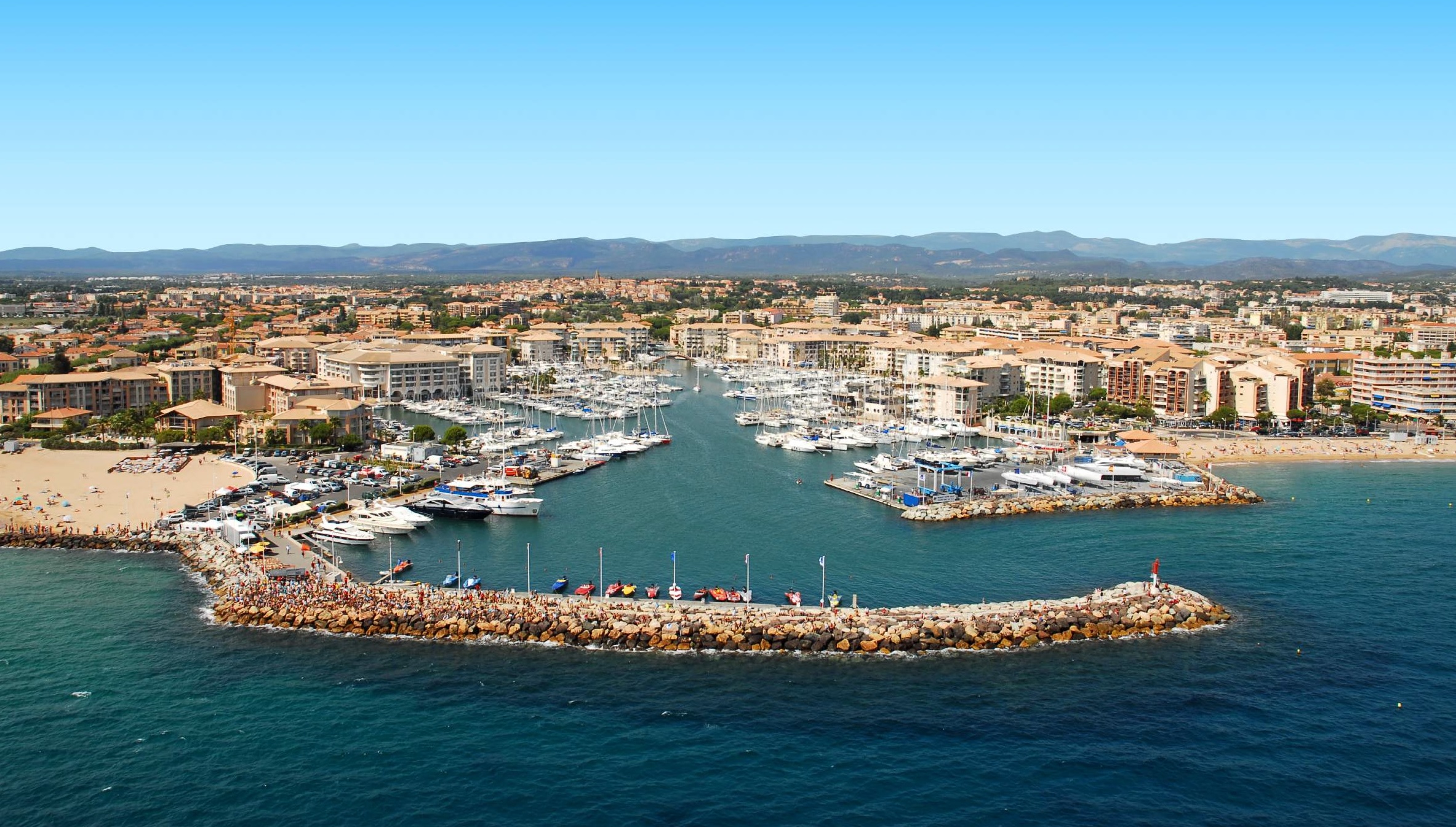 SUPERBE 2 PIECES FREJUS PROX PLAGE 