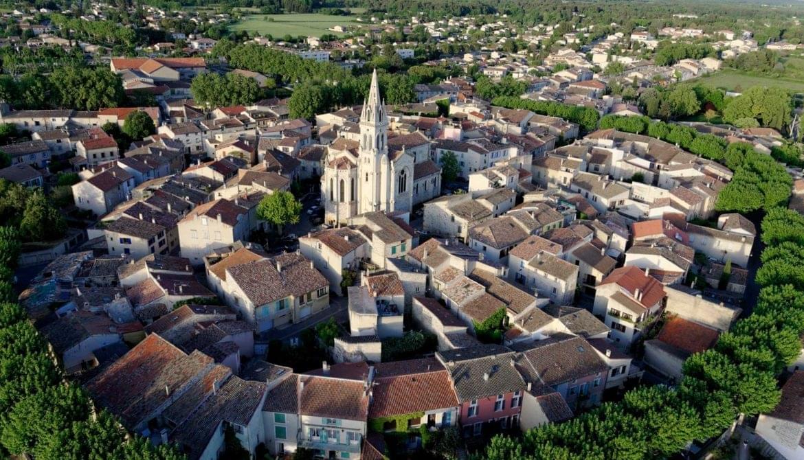 Résidence à Saint-Cannat À 15 mn d’Aix-en-Provence en voiture, Environnement calme , Un domaine nature avec piscine privative,