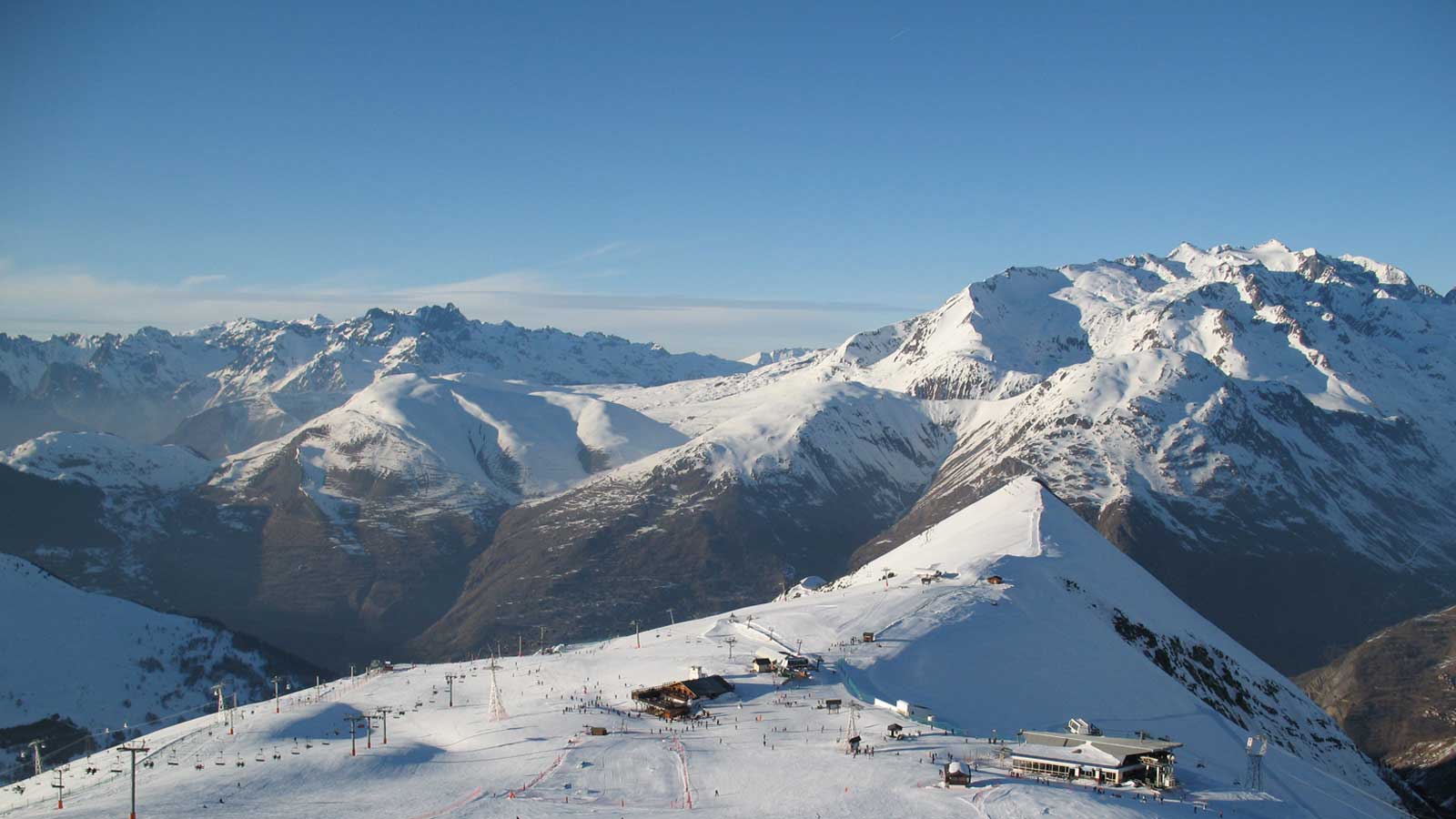 Résidence à Les Deux Alpes Très bien situé, A l'entrée de la station, Au pied des remontées mécaniques, A côté de l'office de tourisme, TVA Récupérable, Loyers garantis, ,