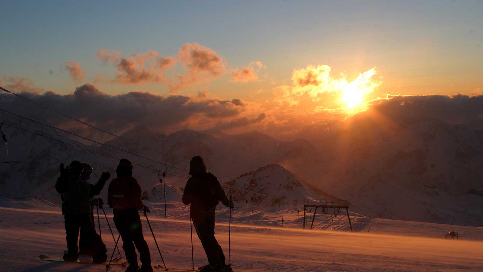 Résidence à Les Deux Alpes Très bien situé, A l'entrée de la station, Au pied des remontées mécaniques, A côté de l'office de tourisme, TVA Récupérable, Loyers garantis, ,