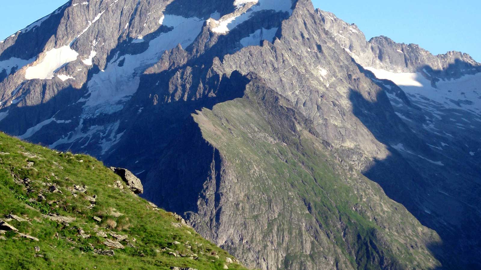 Résidence à Les Deux Alpes Très bien situé, A l'entrée de la station, Au pied des remontées mécaniques, A côté de l'office de tourisme, TVA Récupérable, Loyers garantis, ,