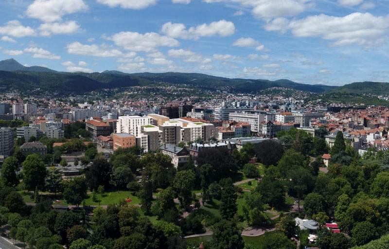 Résidence à Clermont-Ferrand Proche commerces et services, Proche du jardin Leqoq et de la place de Jaude, Terrasses à ciel ouvert aux derniers étages,