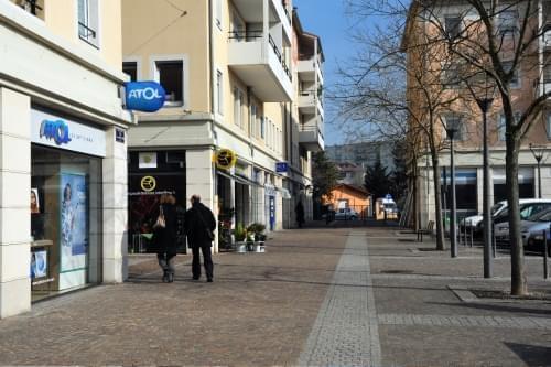 Résidence à Decines Charpieu Batiments à taille humaine, Pièces de vie orientés sud, Balcons, terrasses ou jardins,