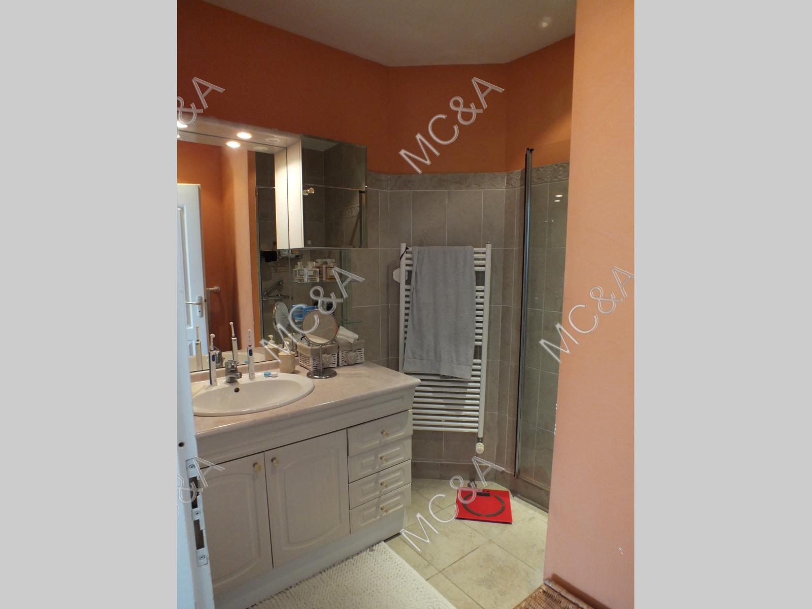 Résidence à Grezieu la Varenne Grand séjour, triple orientation, sans vis a vis secteur calme,