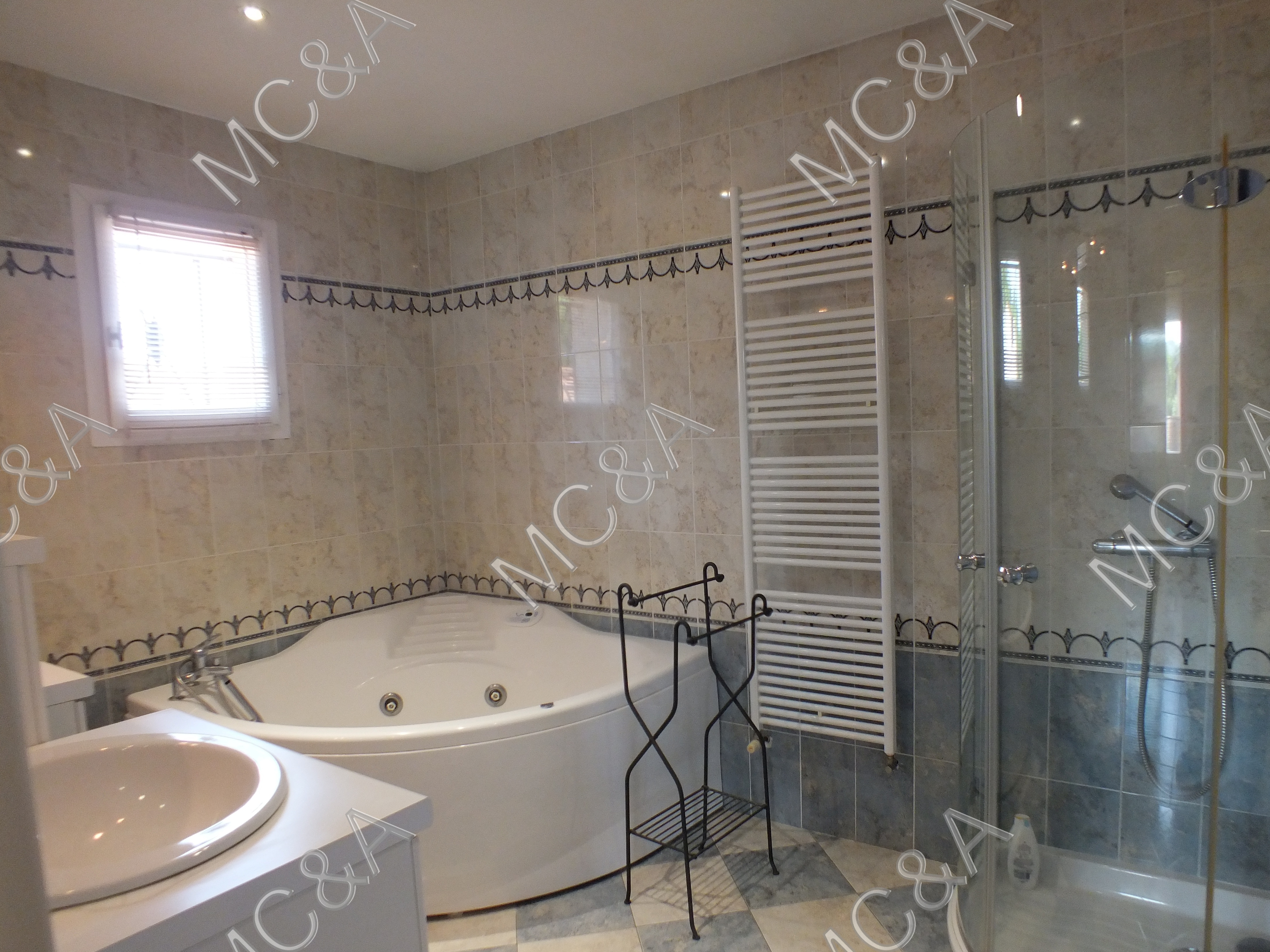 Résidence à Grezieu la Varenne Grand séjour, triple orientation, sans vis a vis secteur calme,