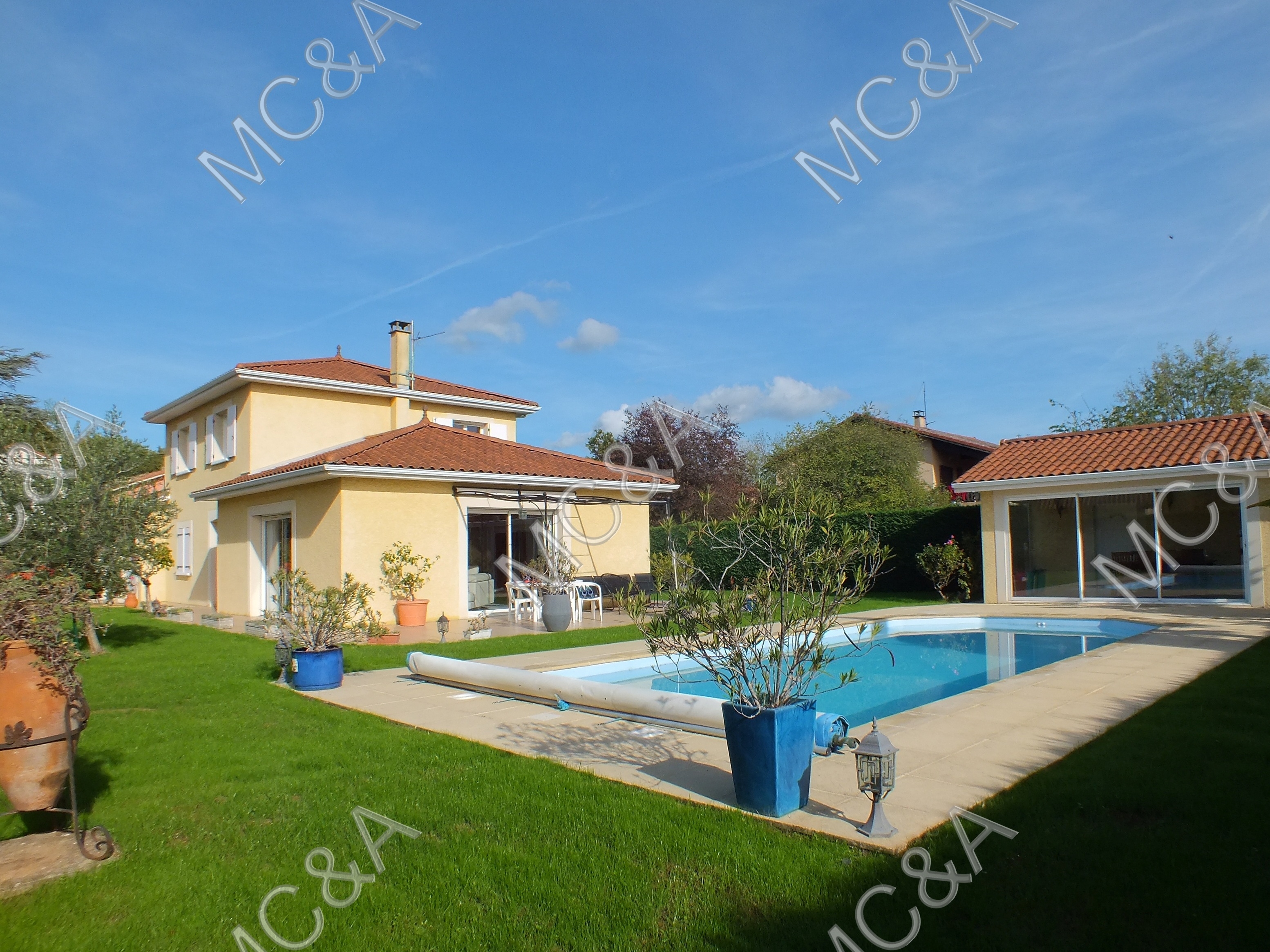 Résidence à Grezieu la Varenne Grand séjour, triple orientation, sans vis a vis secteur calme,