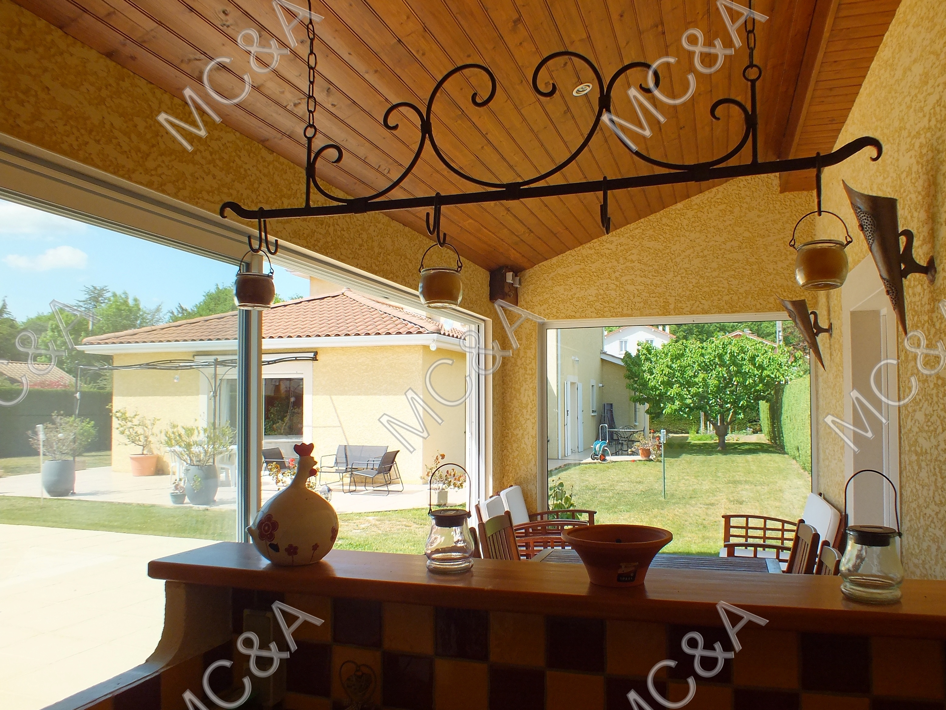 Résidence à Grezieu la Varenne Grand séjour, triple orientation, sans vis a vis secteur calme,