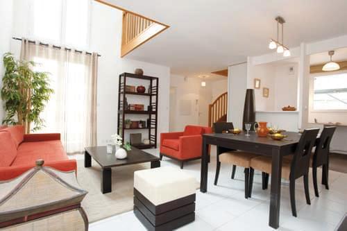 Résidence à Lyon 8 Idéal familles ou couple Séjours baignés de lumière Mezzanines pour plus d'espace Appartements innovants Spacieux et lumineux Patios, terrasse, loggias Résidence à Lyon 8 Idéal familles ou couple, Séjours baignés de lumière, Mezzanines pour plus d'espace, Appartements innovants, Spacieux et lumineux, Patios, terrasse, loggias,