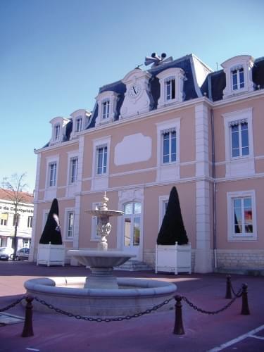 Résidence à Meyzieu BBC isolation renforcée panneaux solaires en toiture Résidence à Meyzieu BBC, isolation renforcée, panneaux solaires en toiture,