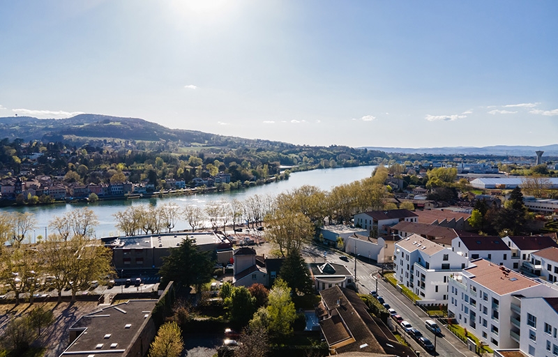 Résidence à Neuville sur Saône Idéalement situé, Arrêt de bus à 200 mètres, Commune recherchée,