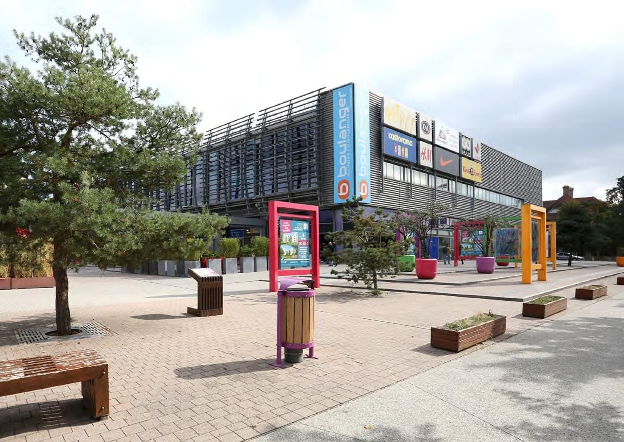 Résidence à Vaulx en Velin 2 centre commerciaux écoles et collège nature omniprésente Résidence à Vaulx en Velin 2 centre commerciaux, écoles et collège, nature omniprésente,